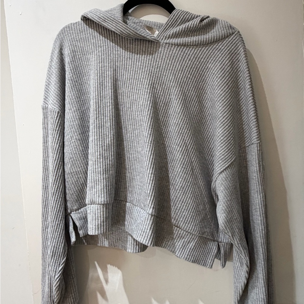 Cozy Light Gray Ribbed Hoodie Sweater